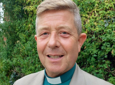 Rev Canon Darren Barlow